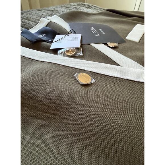 Aleeza Paris Green Cardigan- Gold Buttons Classy Size Large or XL NWT - Picture 2 of 6